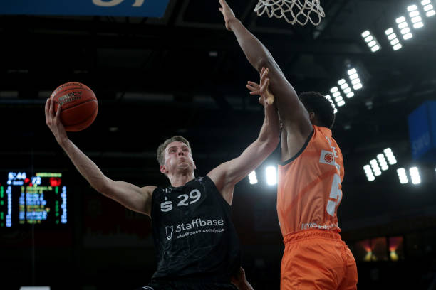 场增添了一 场增添了一